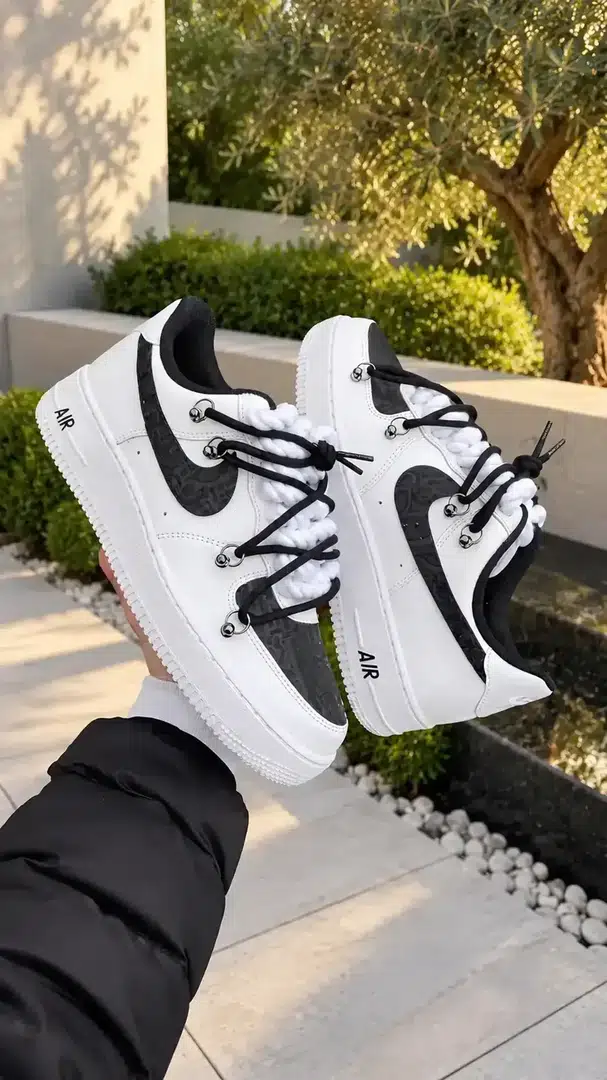 Black / White — Luxury LUXURY colorway